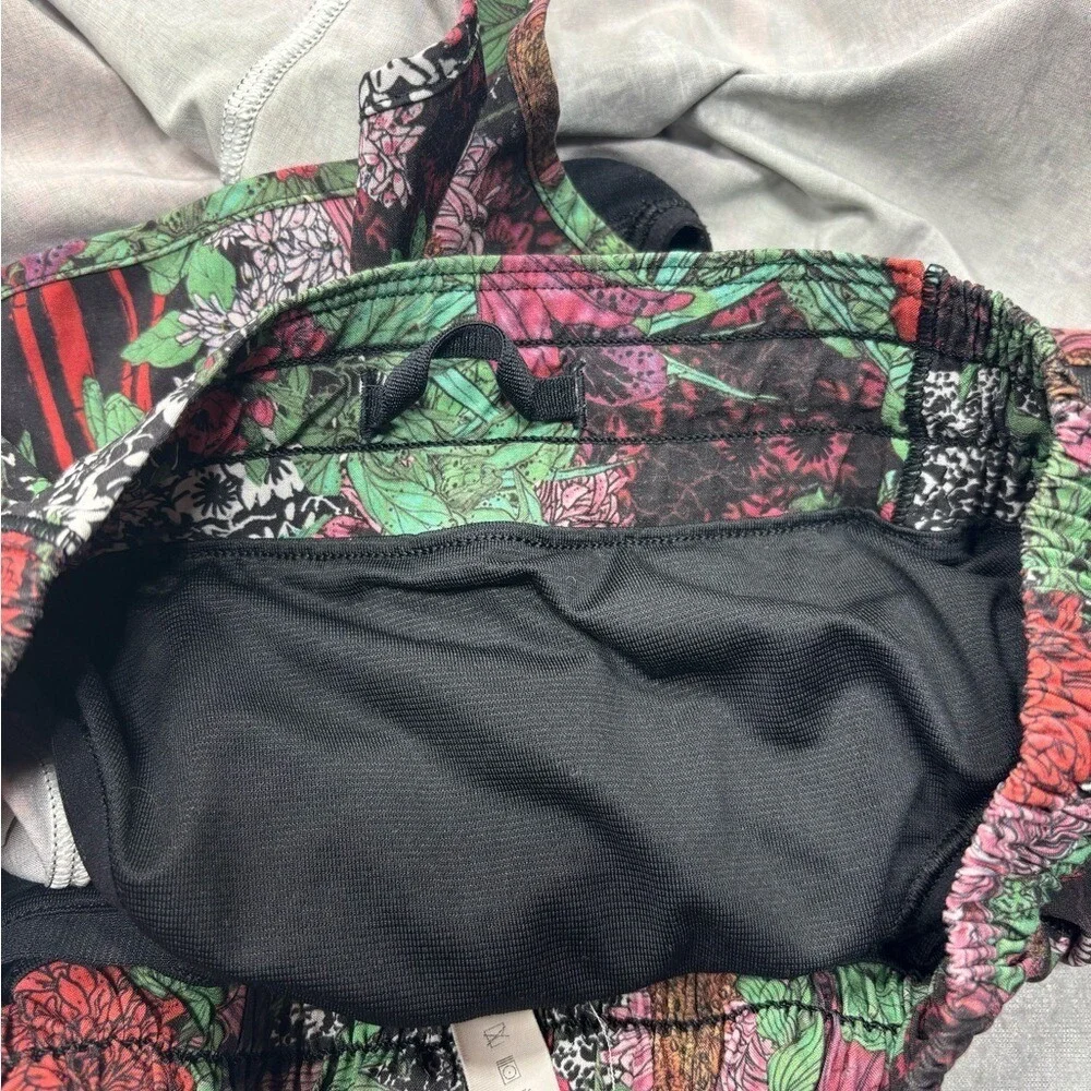 Lululemon 6 Tall Hotty Hot Short‎ II Zen Garden Multicolored Black Mesh 4 Inseam - Picture 9 of 15